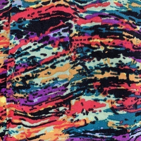 𝅺LOVE Fire Short Romper Size Small - Picture 7 of 9